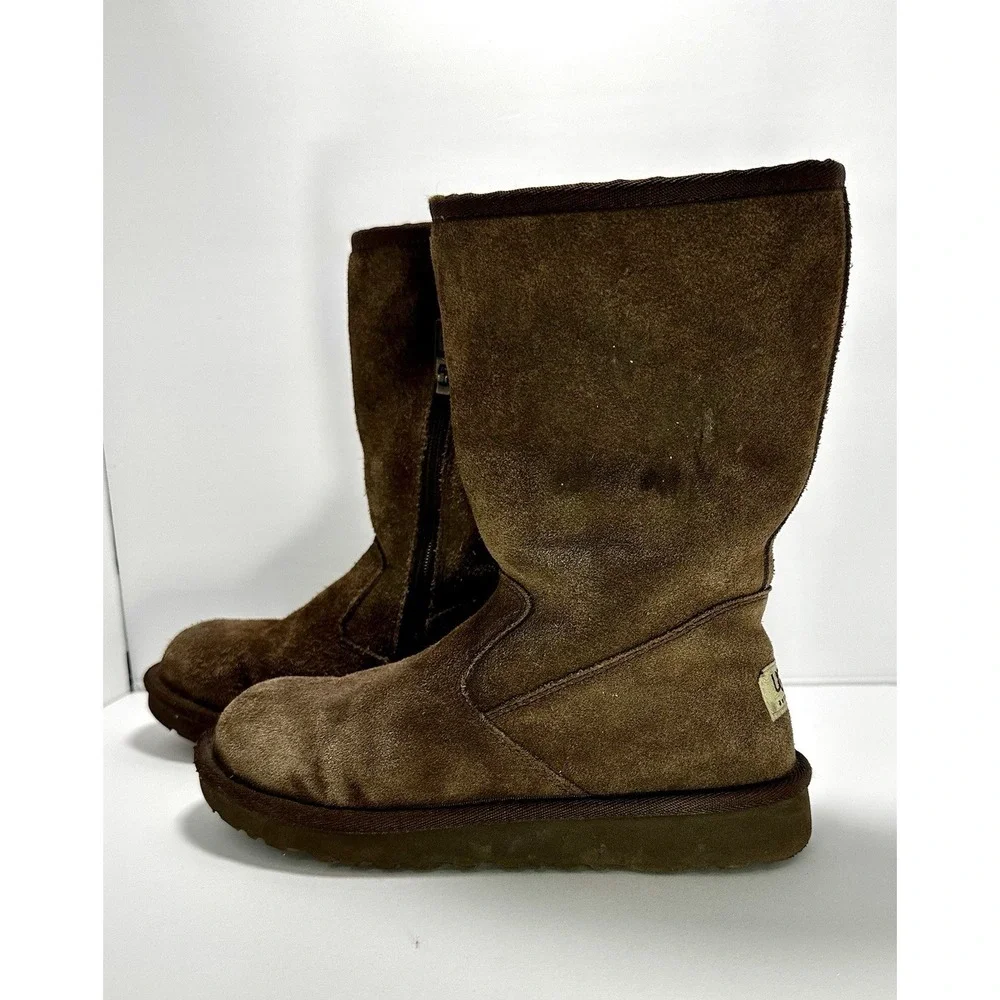 Ugg Brown Suede Mid-Calf Boot w/ Shearling Lining and‎ Zipper Kids size 2